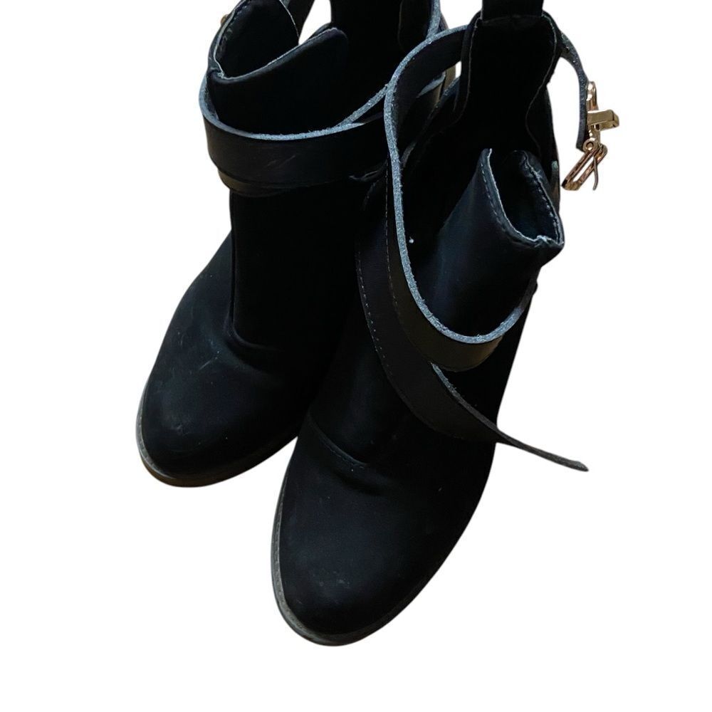 Awesome black suede heeled boot see pics size mossimo Supply company